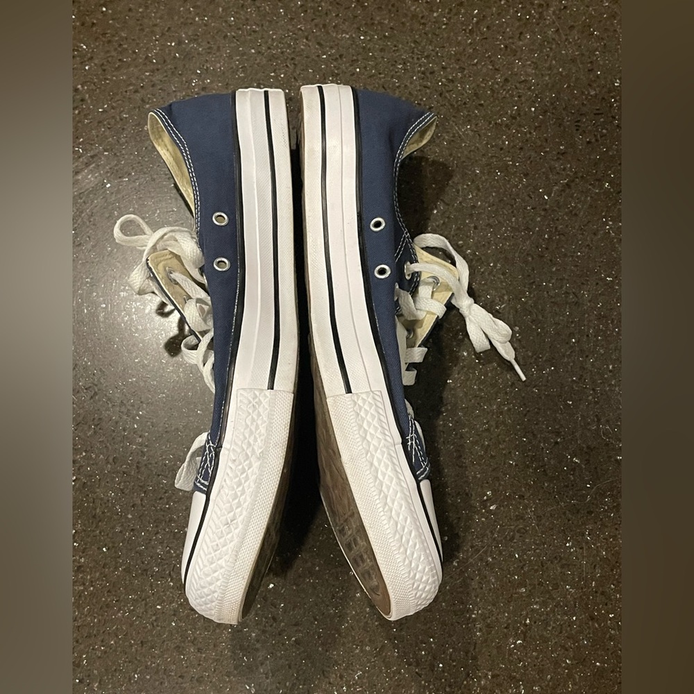 Men’s Size 12 Women’s size 14 Navy Low Top Converse - Picture 2 of 8